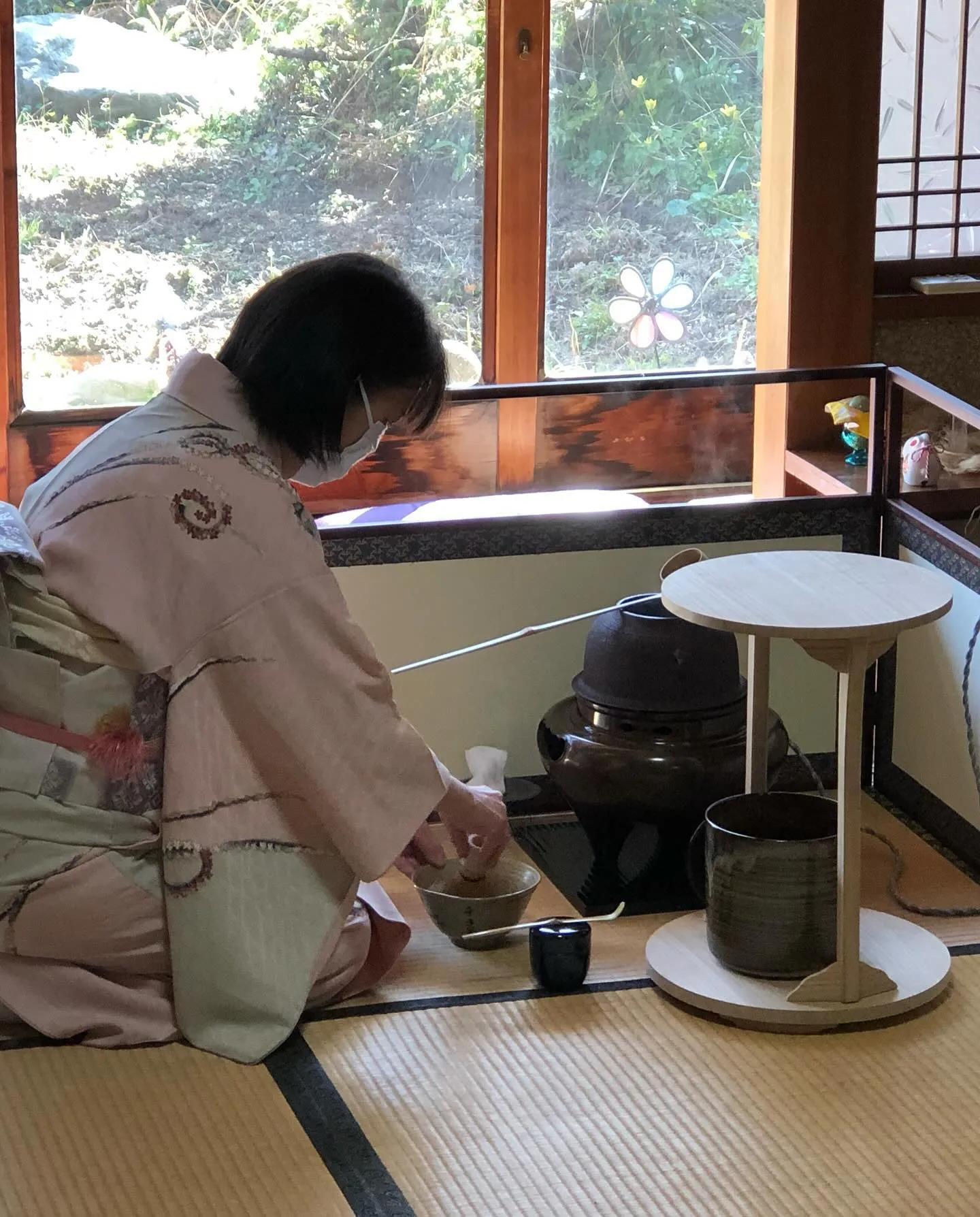 大井  等先生は、表千家教授であり和菓子職人でもあります。